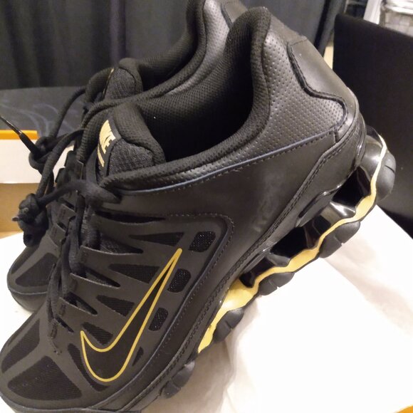 Nike sneakers size 10 - Picture 5 of 7